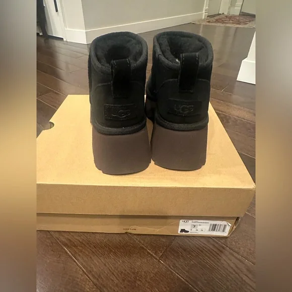 UGG Black Suede ultra mini new heights Platform Boots size 7 New in box - Picture 5 of 7